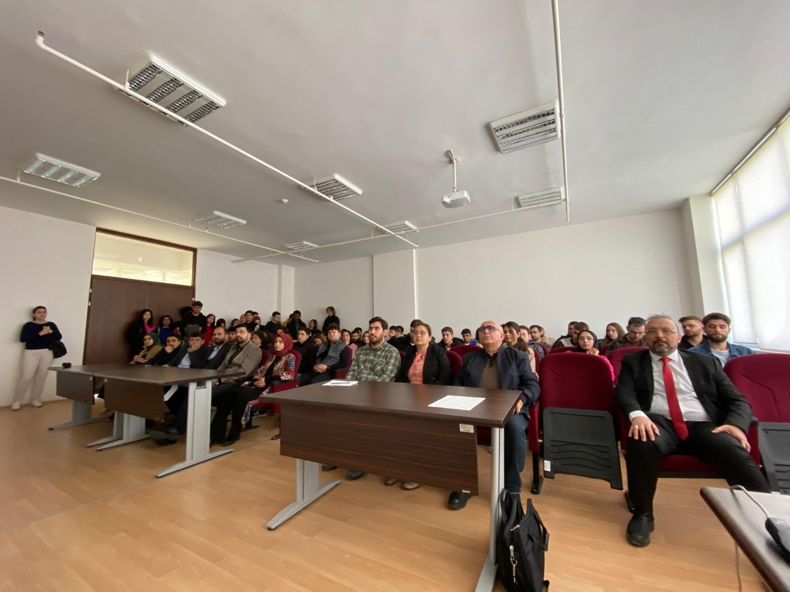 Fakültemiz Öğrencileri Ankara Hacı Bayram Veli Üniversitesi Öğretim Üyesi Prof. Dr. Fatih SAVAŞAN İle Buluştu